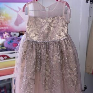 Beautiful Dress, ONLY WORN ONCE 💕